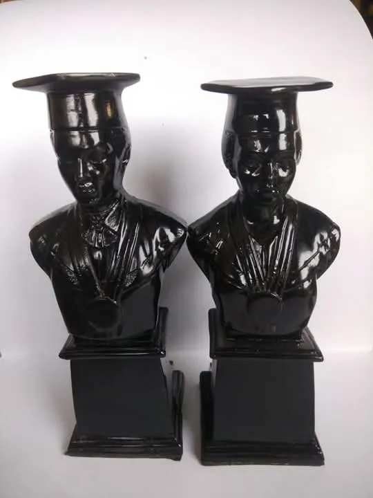 Hasil Karya: Patung Wisuda Karakter (Toga) – Cinderamata Kelulusan